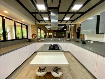 VENDEMOS ESPECTACULAR CASA EN RIONEGRO SECTOR QUIRAMA