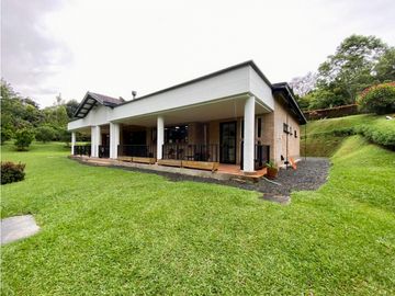 VENDEMOS ESPECTACULAR CASA EN RIONEGRO SECTOR QUIRAMA