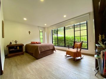 VENDEMOS ESPECTACULAR CASA EN RIONEGRO SECTOR QUIRAMA