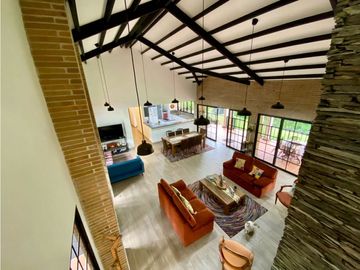 VENDEMOS ESPECTACULAR CASA EN RIONEGRO SECTOR QUIRAMA
