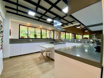 VENDEMOS ESPECTACULAR CASA EN RIONEGRO SECTOR QUIRAMA