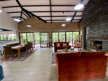 VENDEMOS ESPECTACULAR CASA EN RIONEGRO SECTOR QUIRAMA