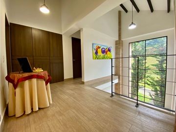 VENDEMOS ESPECTACULAR CASA EN RIONEGRO SECTOR QUIRAMA