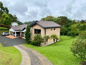 VENDEMOS ESPECTACULAR CASA EN RIONEGRO SECTOR QUIRAMA