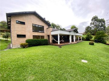 VENDEMOS ESPECTACULAR CASA EN RIONEGRO SECTOR QUIRAMA