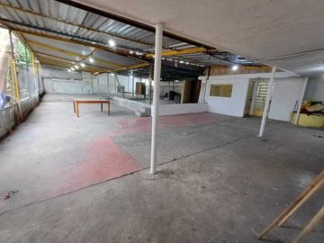CASA EN ESQUINA CON AMPLIO TERRENO EN SAN DAMIAN, GARCIA GINERES