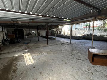 CASA EN ESQUINA CON AMPLIO TERRENO EN SAN DAMIAN, GARCIA GINERES