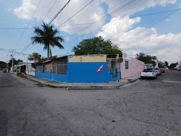 CASA EN ESQUINA CON AMPLIO TERRENO EN SAN DAMIAN, GARCIA GINERES