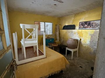 CASA EN ESQUINA CON AMPLIO TERRENO EN SAN DAMIAN, GARCIA GINERES