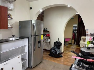 Villaflora, Casa  y 2 Locales en Venta, 280m2, 8 Habitaciones