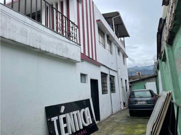 Villaflora, Casa  y 2 Locales en Venta, 280m2, 8 Habitaciones