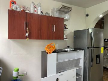 Villaflora, Casa  y 2 Locales en Venta, 280m2, 8 Habitaciones