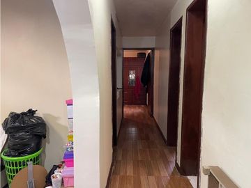 Villaflora, Casa  y 2 Locales en Venta, 280m2, 8 Habitaciones