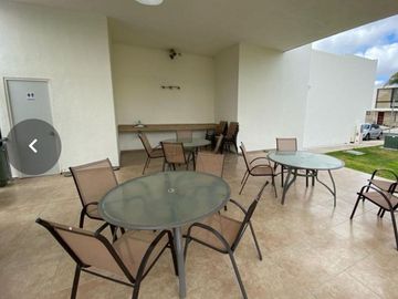 Casa en Venta, 4 recamaras en el Refugio, 5 minutos de la Anahuac