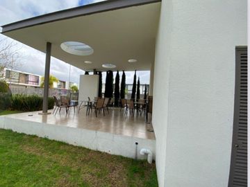 Casa en Venta, 4 recamaras en el Refugio, 5 minutos de la Anahuac