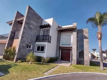 Casa en  venta en Club de Golf la Huerta Zerezotla 3 recamaras.