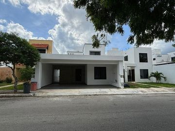 Venta Casa 2 Recámaras, Piscina Grand Santa Fe, Caucel Mérida
