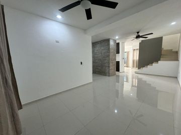 Venta Casa 2 Recámaras, Piscina Grand Santa Fe, Caucel Mérida