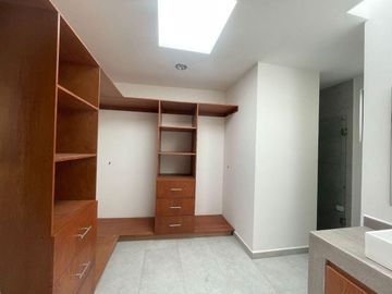 Casa de Autor en Venta, 4 Recámaras en Zibatá