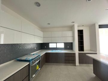 Casa de Autor en Venta, 4 Recámaras en Zibatá