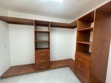 Casa de Autor en Venta, 4 Recámaras en Zibatá