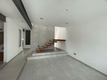 Casa de Autor en Venta, 4 Recámaras en Zibatá