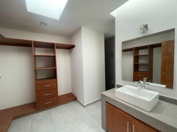 Casa de Autor en Venta, 4 Recámaras en Zibatá