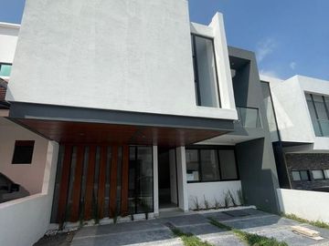 Casa de Autor en Venta, 4 Recámaras en Zibatá