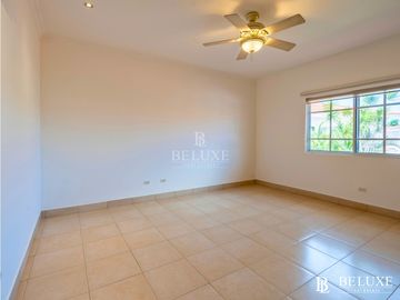 EN VENTA CASA EN RESIDENCIAL COSTA DE LAS PERLAS, COSTA DEL ESTE (2)
