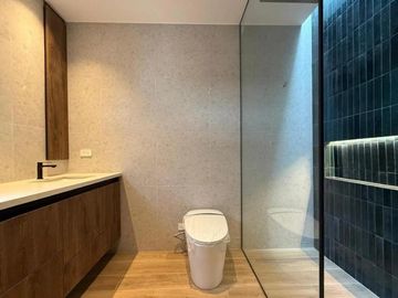 Casa de lujo en venta, acabados de primera con patio amplio, Sector La Cerámica - Cumbayá