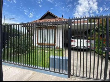 Casa en Venta en la foresta 7590