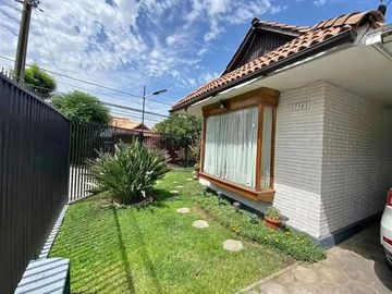 Casa en Venta en la foresta 7590
