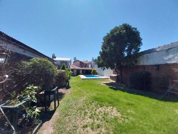 Alquiler espléndida casa, quincho, pileta Banfield
