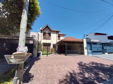 Alquiler espléndida casa, quincho, pileta Banfield