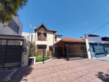 Alquiler espléndida casa, quincho, pileta Banfield