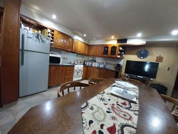 Alquiler espléndida casa, quincho, pileta Banfield