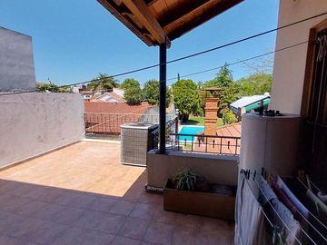 Alquiler espléndida casa, quincho, pileta Banfield