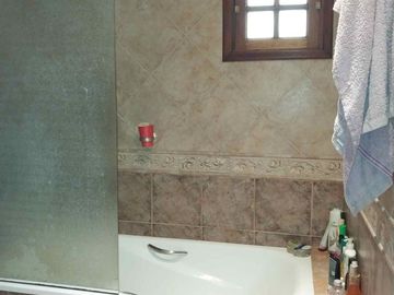 Alquiler espléndida casa, quincho, pileta Banfield