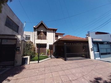 Alquiler espléndida casa, quincho, pileta Banfield