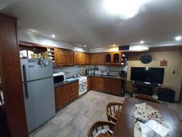 Alquiler espléndida casa, quincho, pileta Banfield