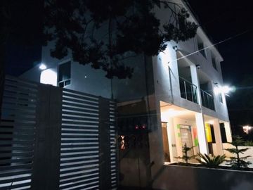 VENTA DE CASA CON 3 ACCESORIAS