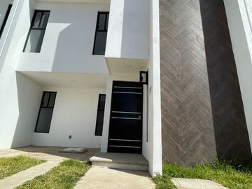 BONITA CASA EN VENTA EN FRACCIONAMIENTO