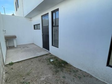 BONITA CASA EN VENTA EN FRACCIONAMIENTO