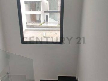 Venta casa de estreno, vía Salitre.