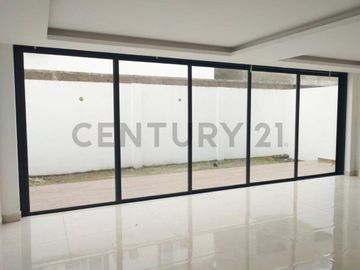 Venta casa de estreno, vía Salitre.