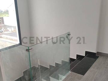 Venta casa de estreno, vía Salitre.