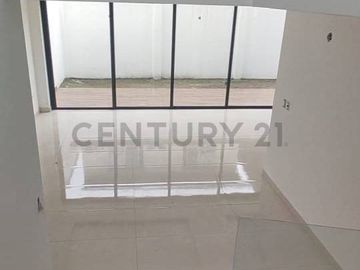 Venta casa de estreno, vía Salitre.