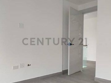 Venta casa de estreno, vía Salitre.