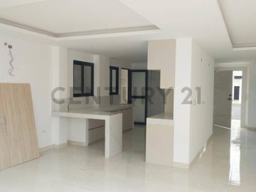 Venta casa de estreno, vía Salitre.