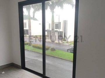 Venta casa de estreno, vía Salitre.